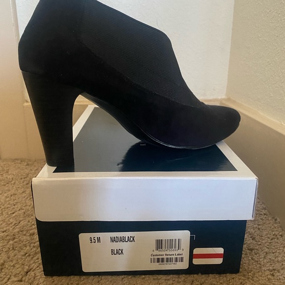 Karen Scott Heels - Picture 4 of 5